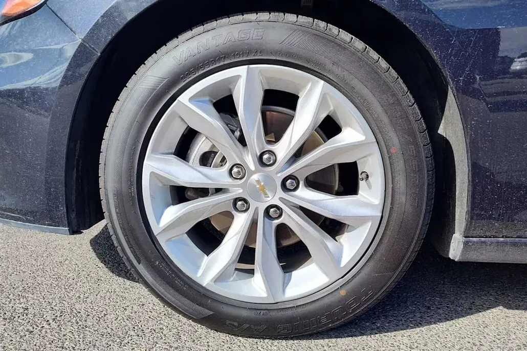 2023 Chevrolet Malibu 1LT photo 1