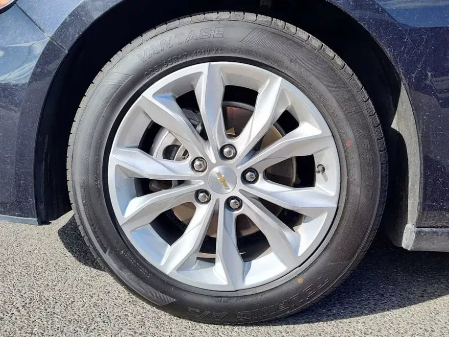2023 Chevrolet Malibu 1LT photo 1