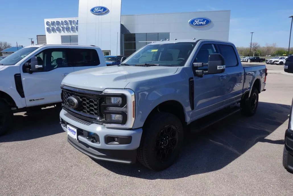 2025 Ford F-350 Lariat photo 1