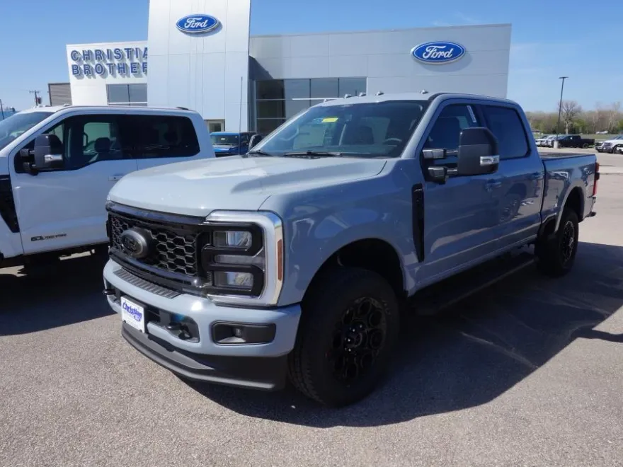 2025 Ford F-350 Lariat photo 1