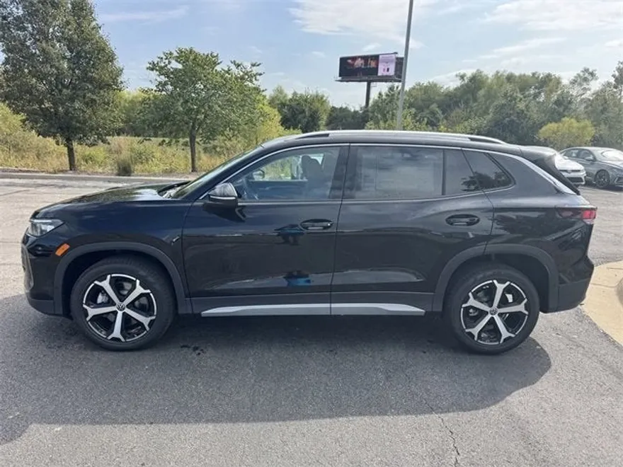 2025 Volkswagen Tiguan SE photo 1