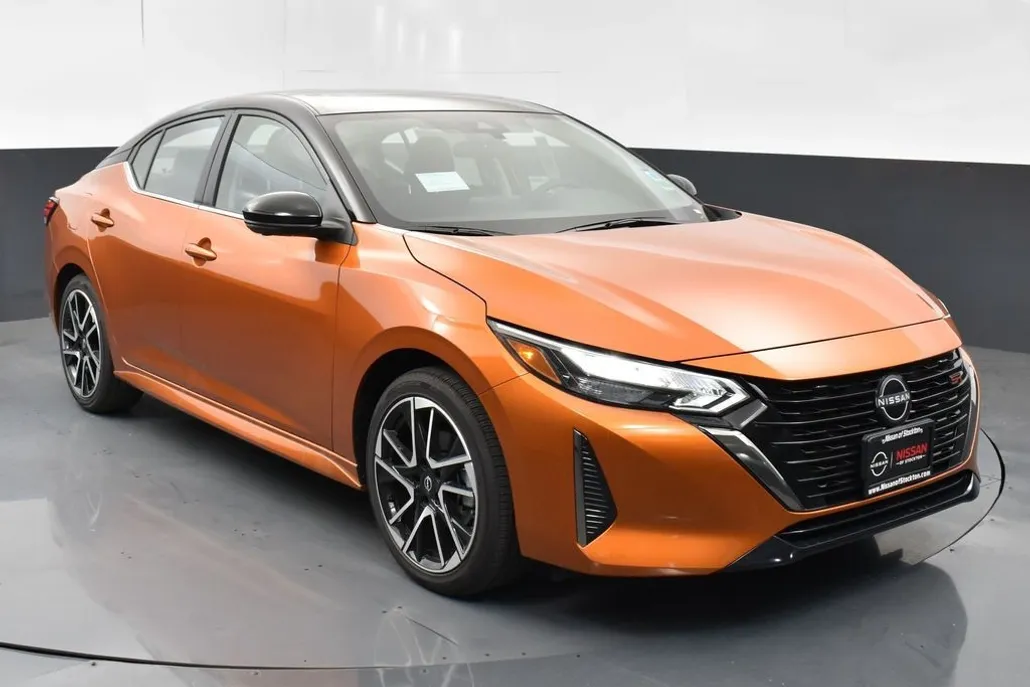 2025 Nissan Sentra SR photo 1