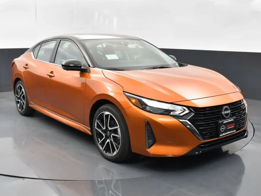2025 Nissan Sentra SR photo 1