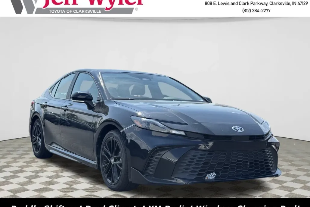 2025 Toyota Camry SE photo 1