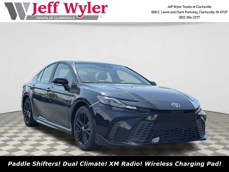 2025 Toyota Camry SE photo 1