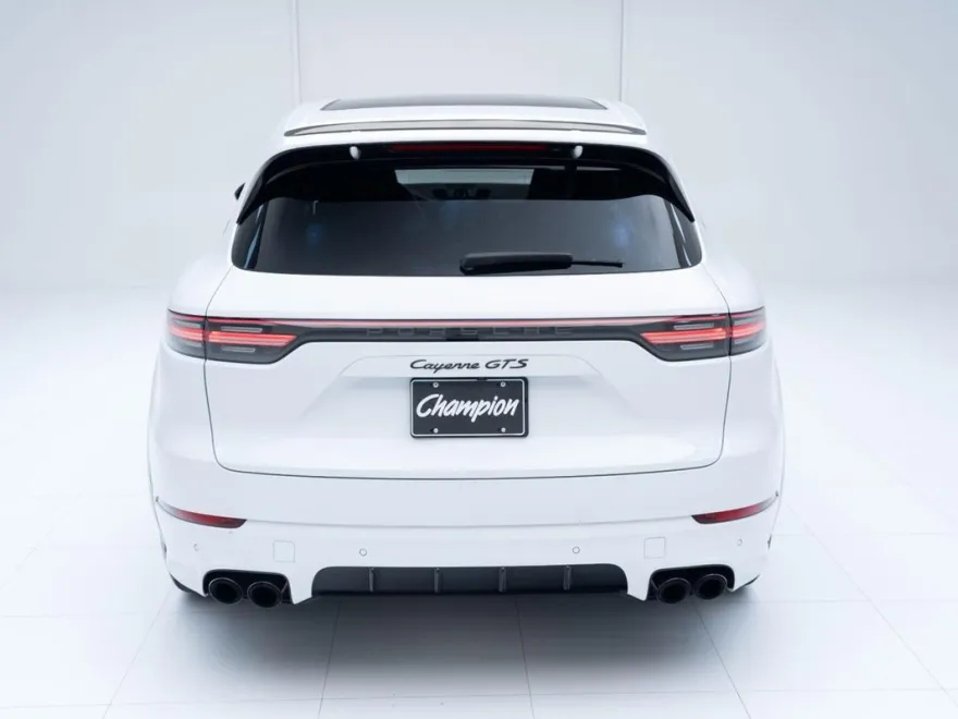 2022 Porsche Cayenne GTS photo 9