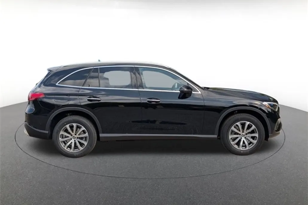2026 Mercedes Benz GLC 300 4MATIC photo 1