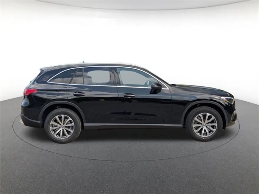 2026 Mercedes Benz GLC 300 4MATIC photo 1