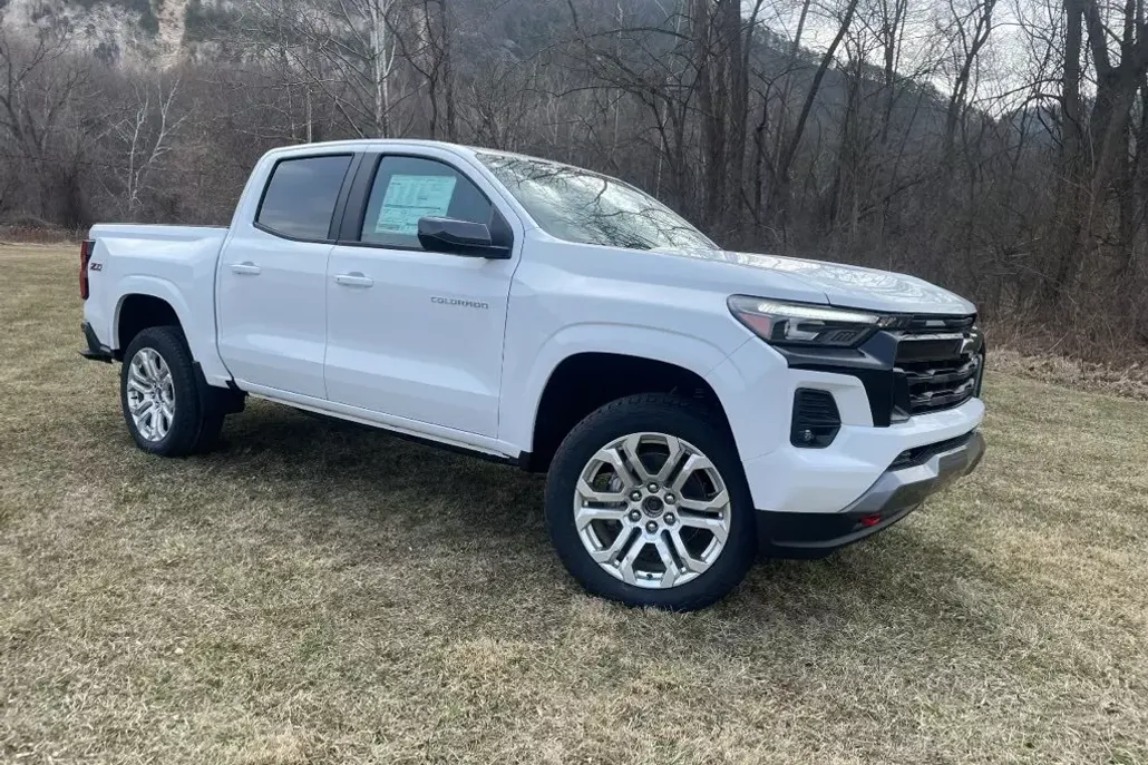2025 Chevrolet Colorado Z71 photo 1