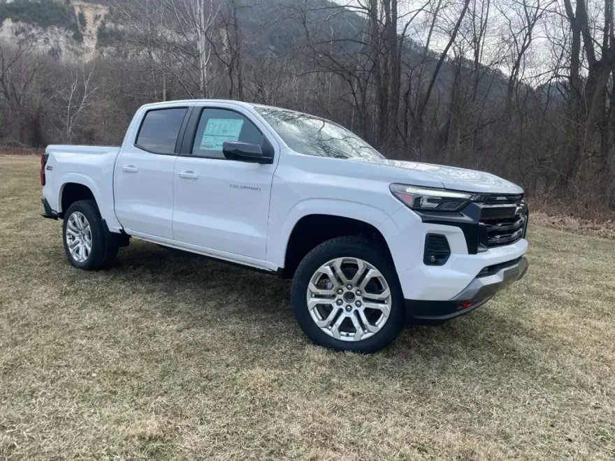 2025 Chevrolet Colorado Z71 photo 1