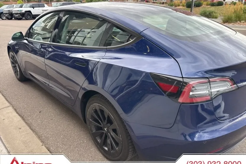 2022 Tesla Model 3 Long Range photo 1