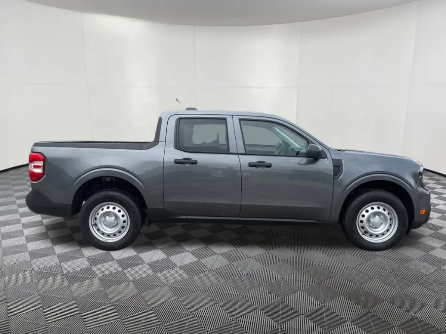 2025 Ford Maverick XL photo 1