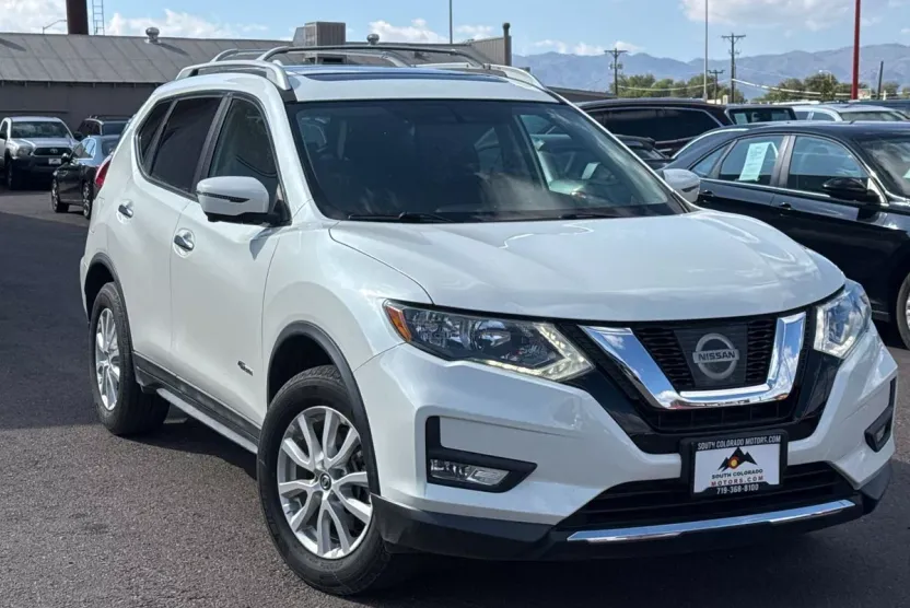 2017 Nissan Rogue Hybrid SV photo 1