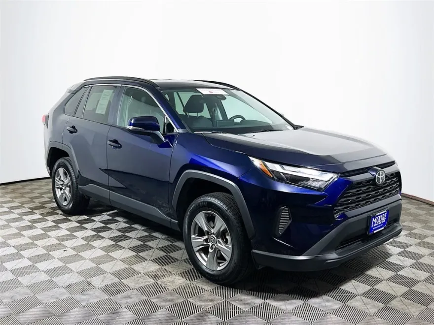 2024 Toyota RAV4 XLE photo 1
