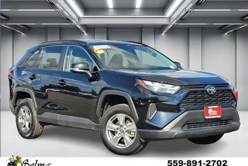 2024 Toyota RAV4 XLE photo 1
