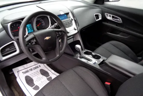 2015 Chevrolet Equinox L photo 2