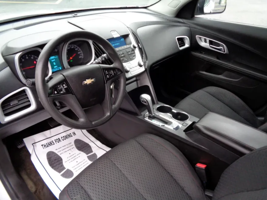 2015 Chevrolet Equinox L photo 2