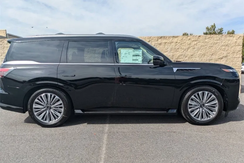 2025 Infiniti QX80 Luxe photo 1