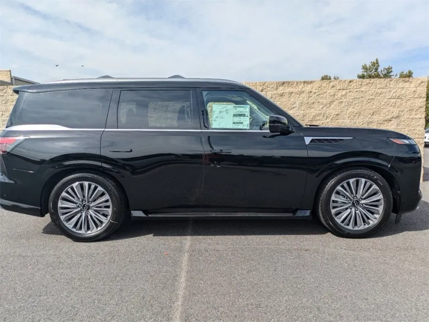 2025 Infiniti QX80 Luxe photo 1