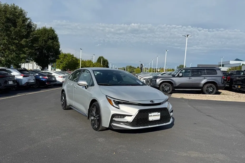 2024 Toyota Corolla SE photo 1