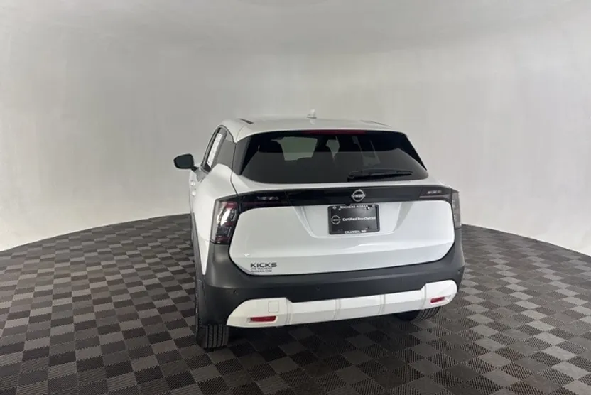 2025 Nissan Kicks SV photo 1