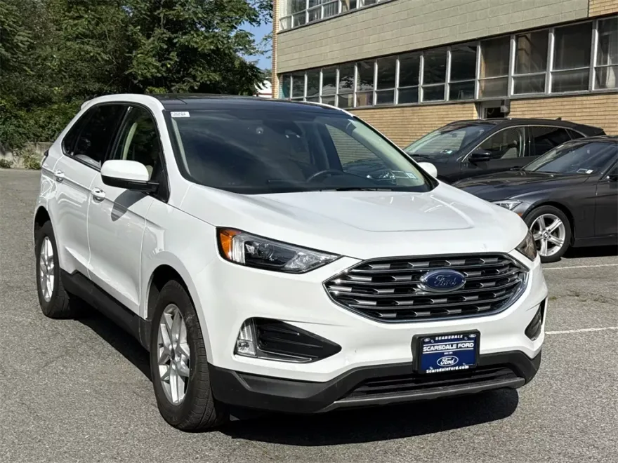 2022 Ford Edge SEL photo 1