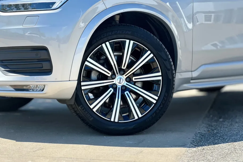 2023 Volvo XC90 B5 AWD Core photo 1