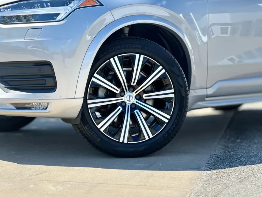 2023 Volvo XC90 B5 AWD Core photo 1