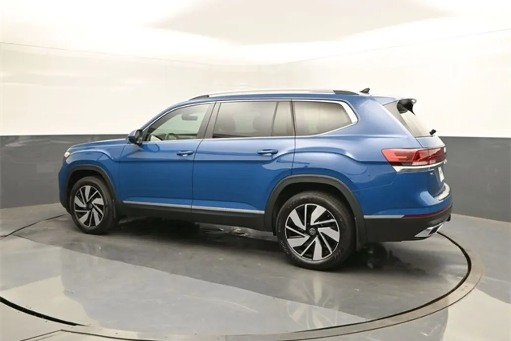 2025 Volkswagen Atlas SEL photo 1