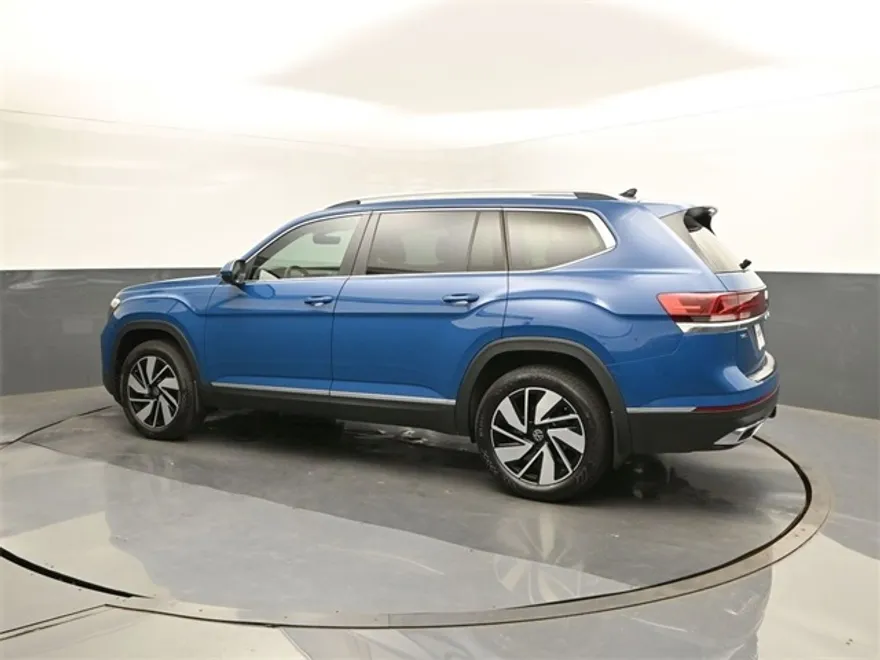 2025 Volkswagen Atlas SEL photo 1