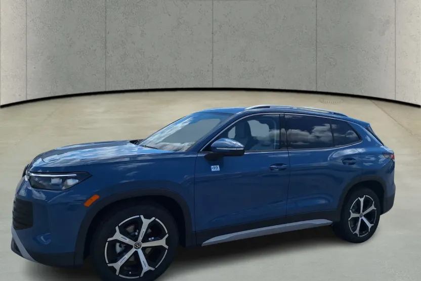 2025 Volkswagen Tiguan SE photo 1