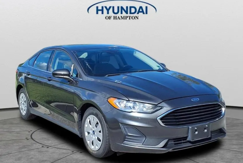 2020 Ford Fusion S photo 1