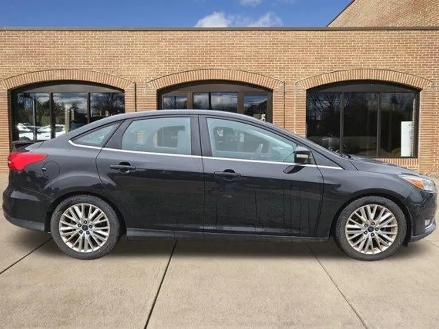 2016 Ford Focus Titanium Sedan photo 1
