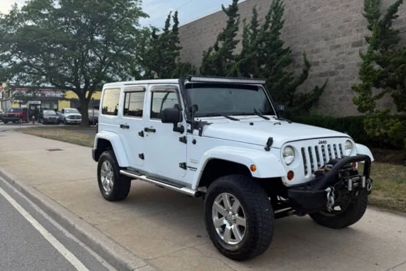 2013 Jeep Wrangler Unlimited Sahara photo 1
