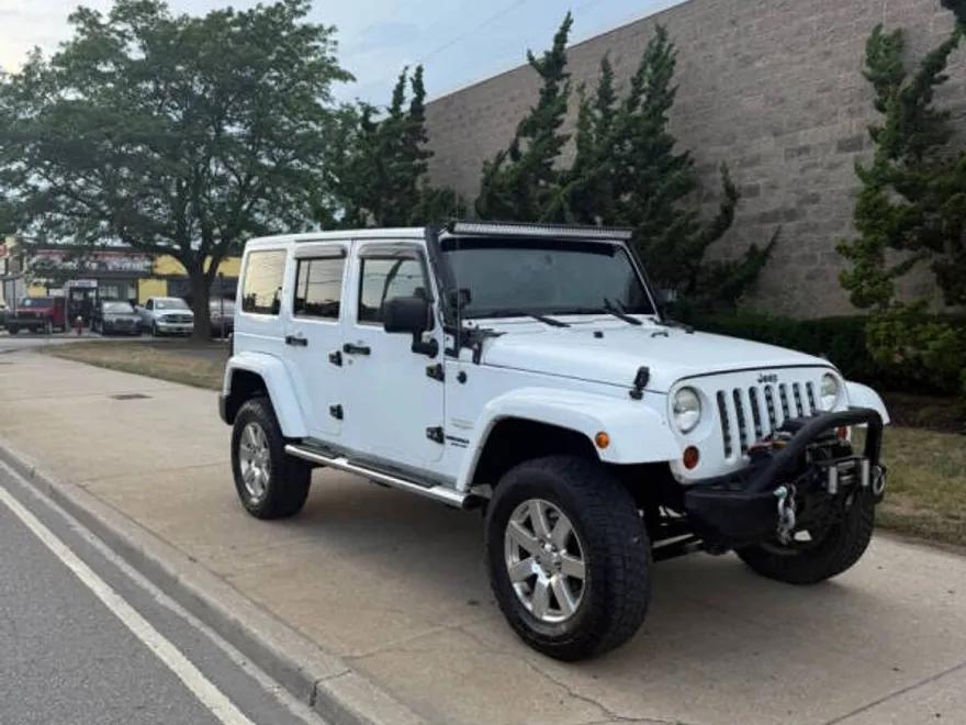 2013 Jeep Wrangler Unlimited Sahara photo 1