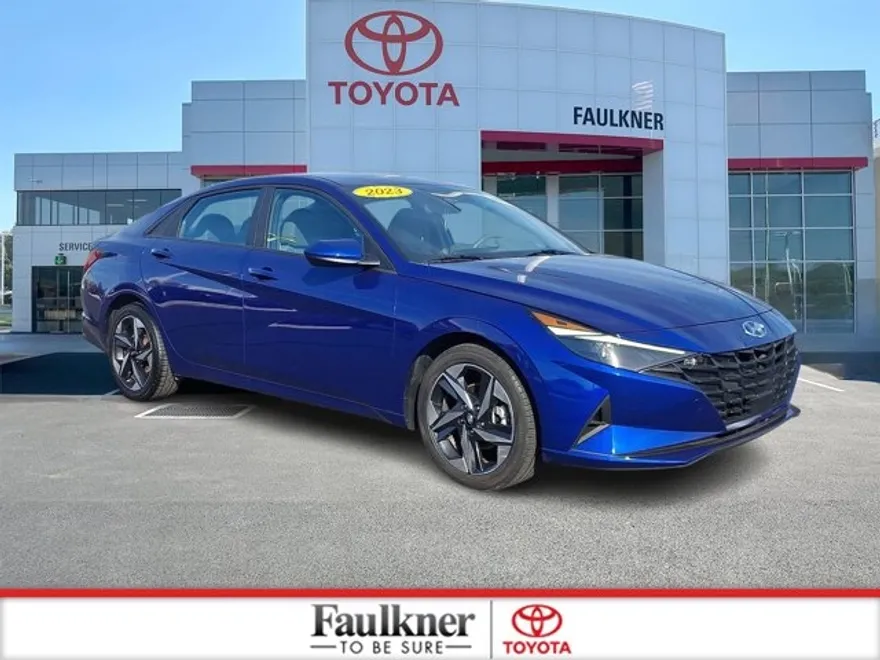 2023 Hyundai Elantra SEL photo 1