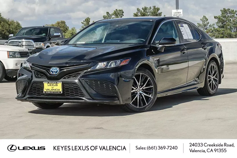 2024 Toyota Camry SE photo 1