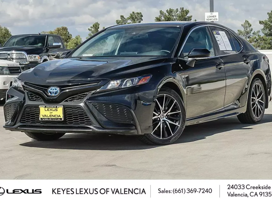 2024 Toyota Camry SE photo 1
