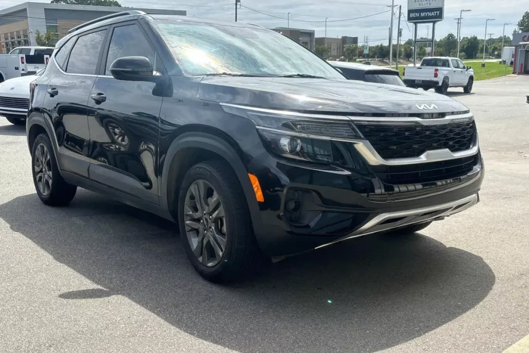 2023 Kia Seltos S photo 1