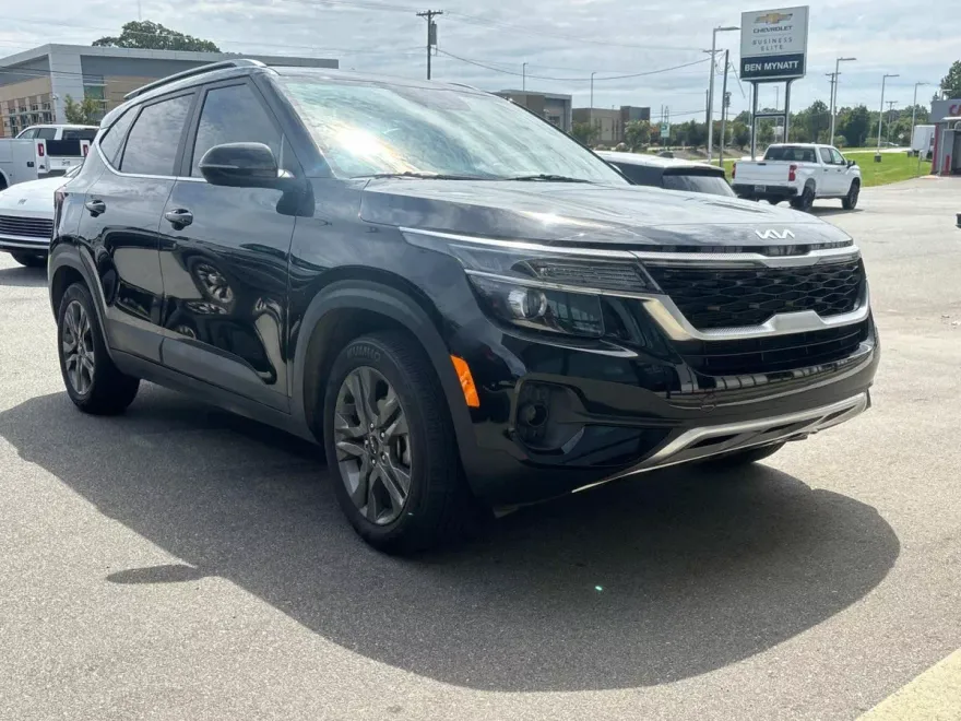 2023 Kia Seltos S photo 1