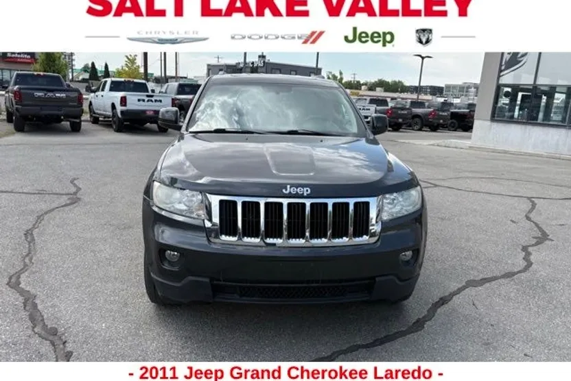2011 Jeep Grand Cherokee Laredo photo 1