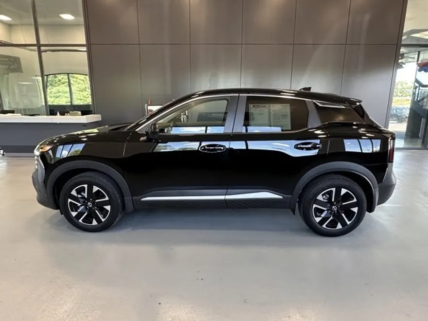 2025 Nissan Kicks SV photo 1