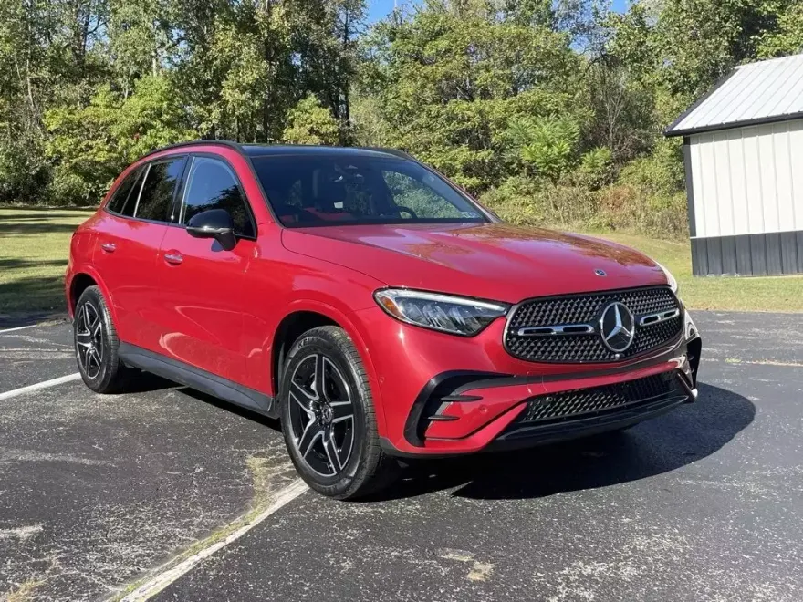 2024 Mercedes Benz GLC 300 photo 1