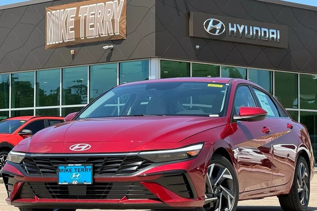 2025 Hyundai Elantra Limited photo 1