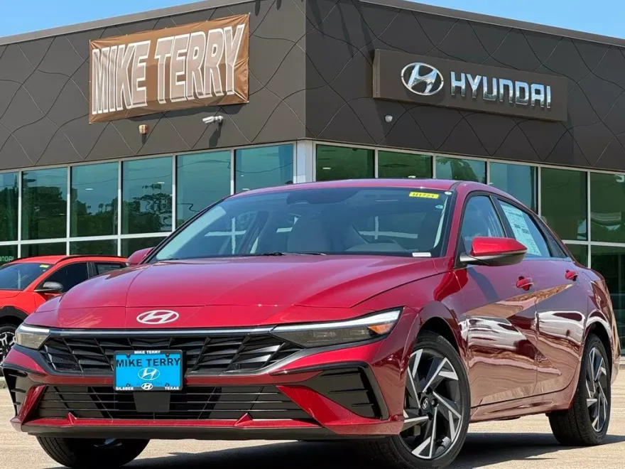 2025 Hyundai Elantra Limited photo 1