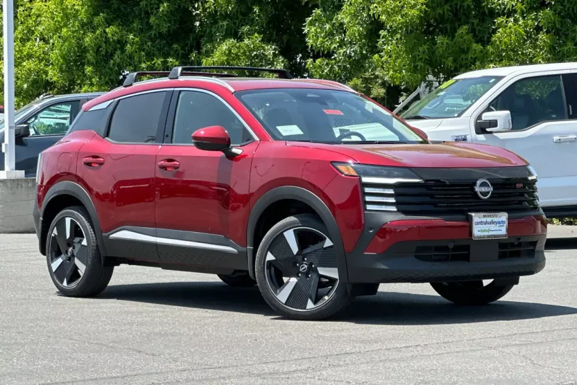 2025 Nissan Kicks SR photo 1