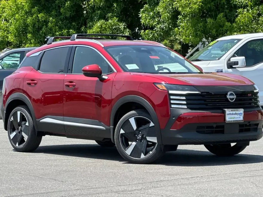 2025 Nissan Kicks SR photo 1