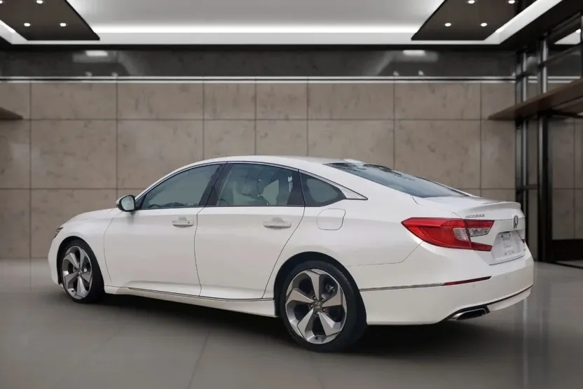 2018 Honda Accord Touring photo 1