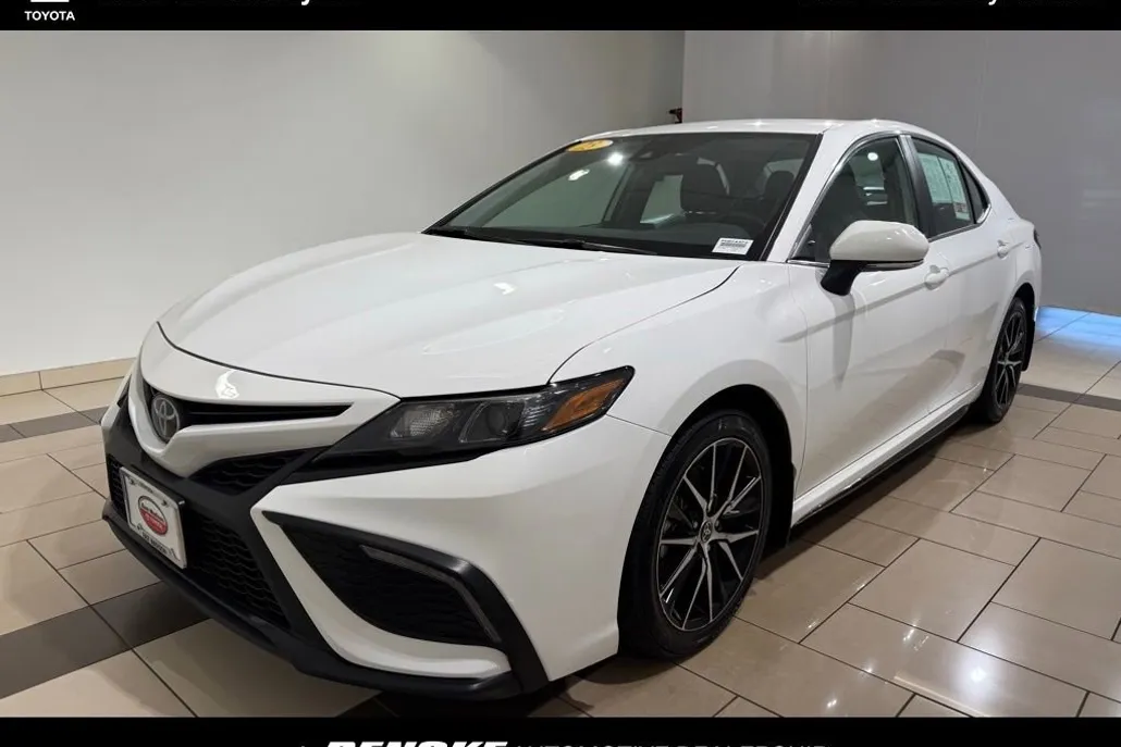 2023 Toyota Camry SE photo 1