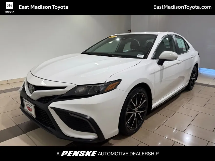 2023 Toyota Camry SE photo 1